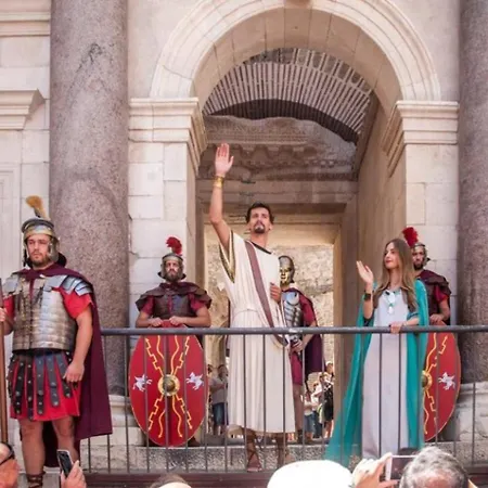 Diamond - 500 M From The Centar Apartamento