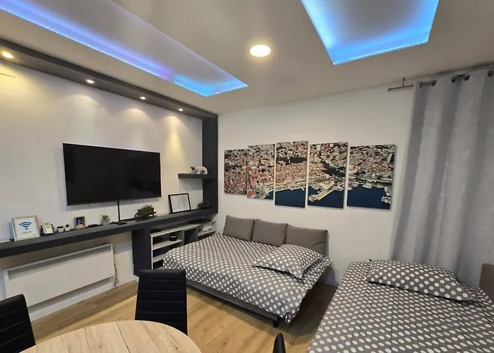 Diamond - 500 M From The Centar Apartment