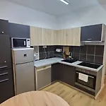 Apartment Diamond - 500 M From The Centar